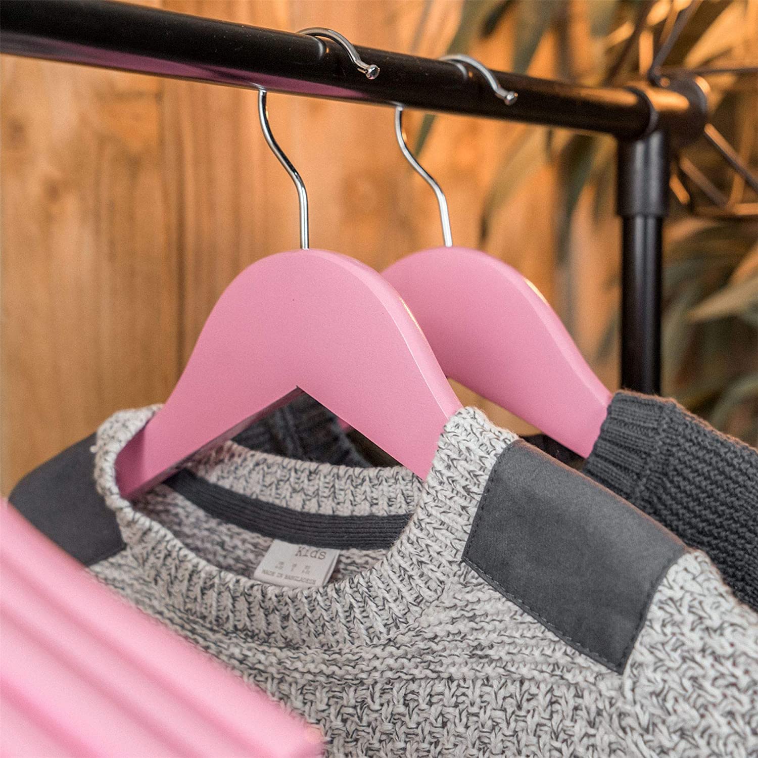 Pack 3 perchas de madera organizador con barra pantalon  Rosa