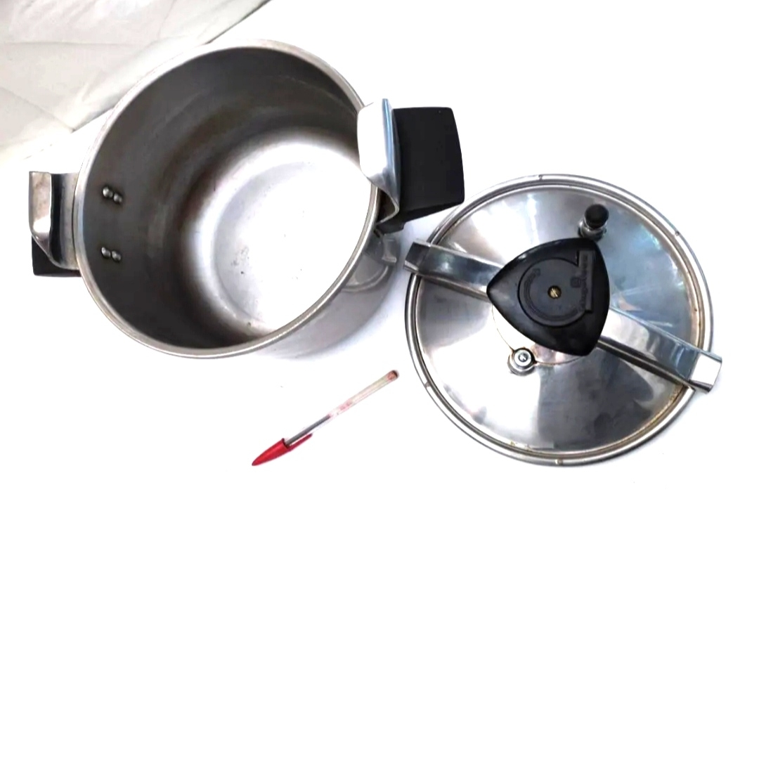 Pomo olla adaptable a magefesa tradicional con tornillo  Negro