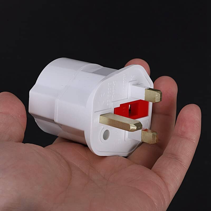 Adaptador de Enchufe de Europeo a Enchufe UK Blanco