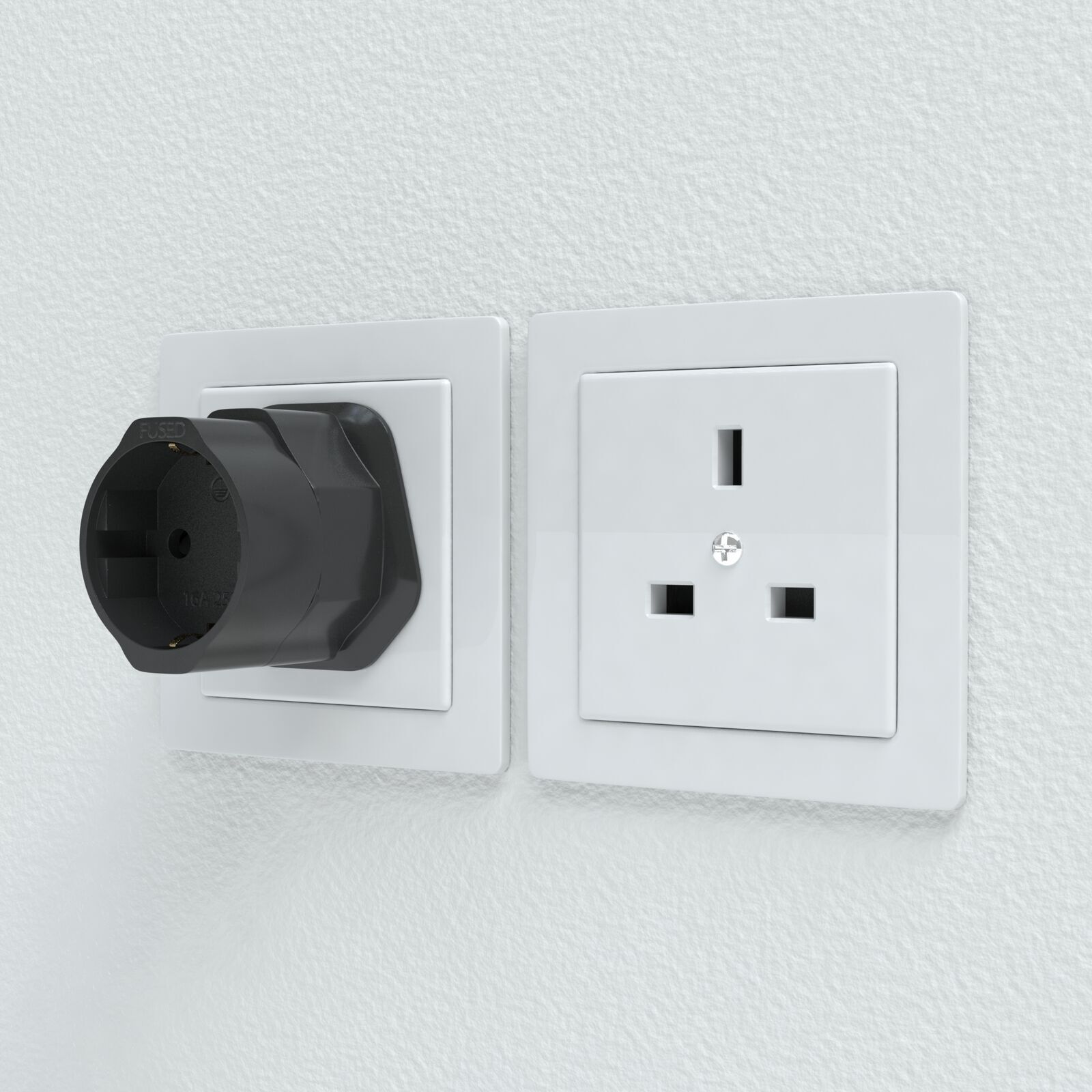 Adaptador de Enchufe de Europeo a Enchufe UK  Negro