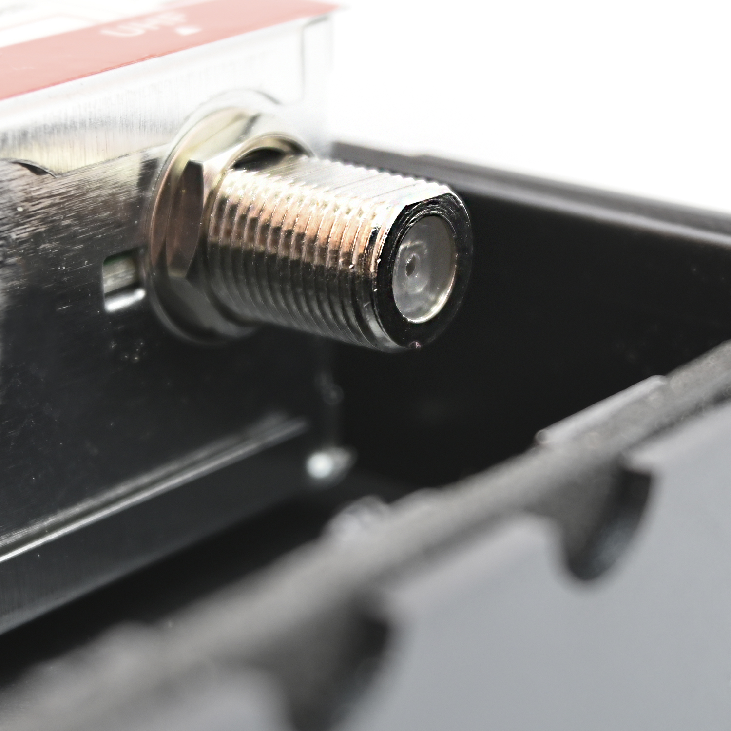 Amplificador de mastil con ganancia 30dB 1e UHF exterior  Negro
