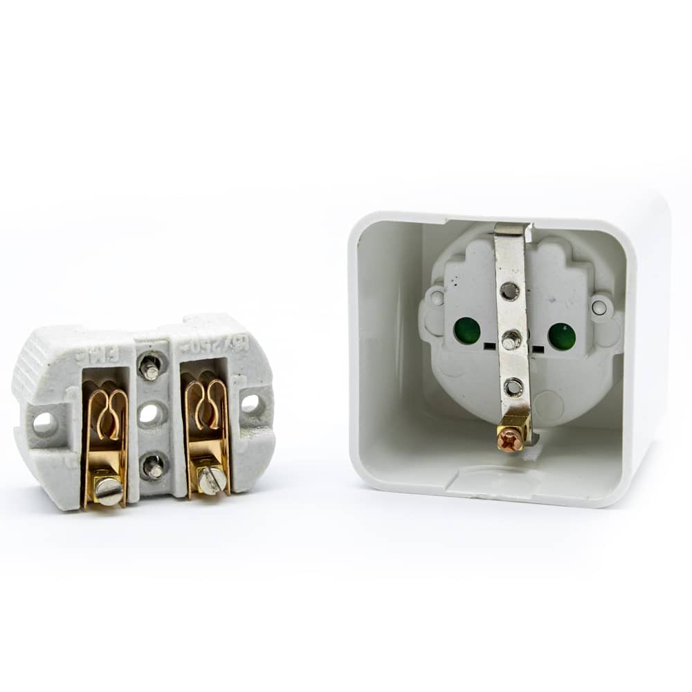 Base de 1 toma TT lateral superficie 250V 16A  Blanco