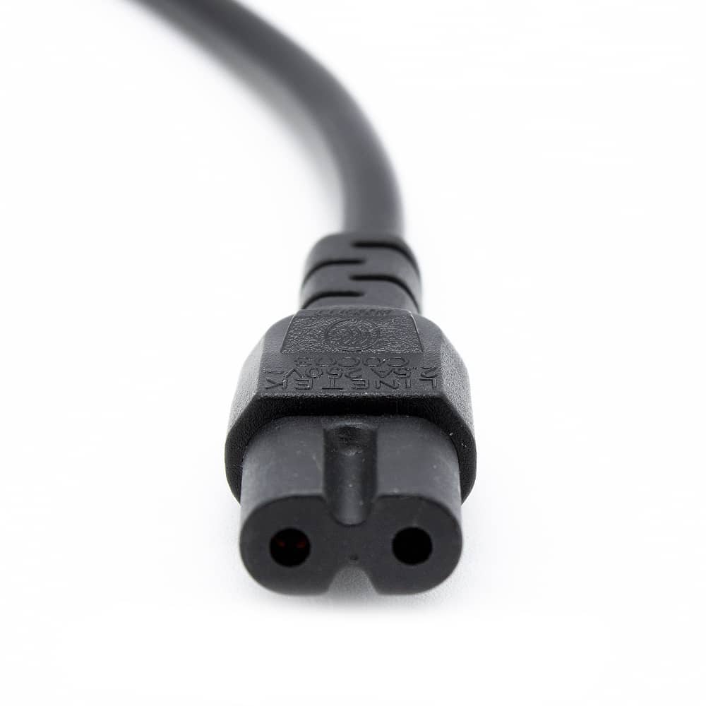Cable de alimentacion C14 macho a C7 tipo 8 0.50 M Negro