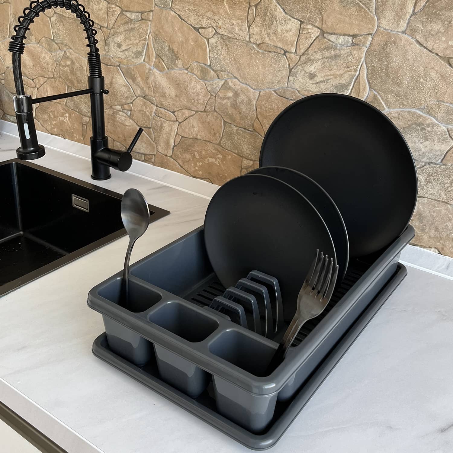Escurreplato de plastico mediano  Negro